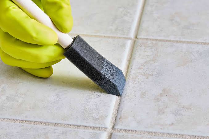 Cracked Shower Grout – Seal Gaps Before Moisture Spreads